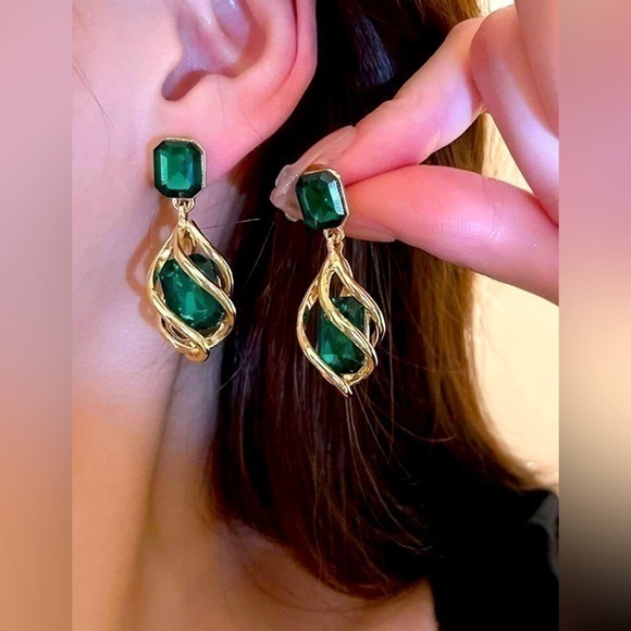 Jewelry - Emerald Green Earrings